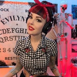 Meet your Posher, Evilyn